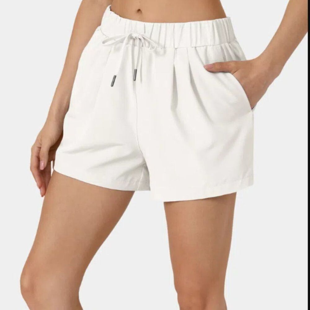 Halara Shorts Medium Women White High Waisted Elastic Waistband Drawstring